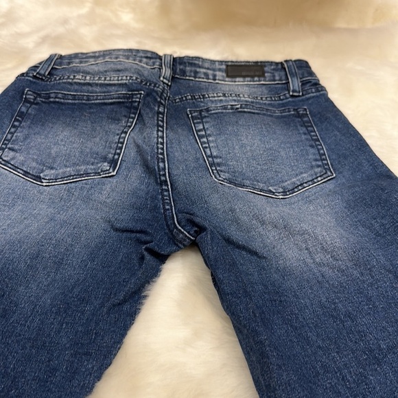 Md. Blue skinny jeans with bling size 28 - Picture 9 of 17